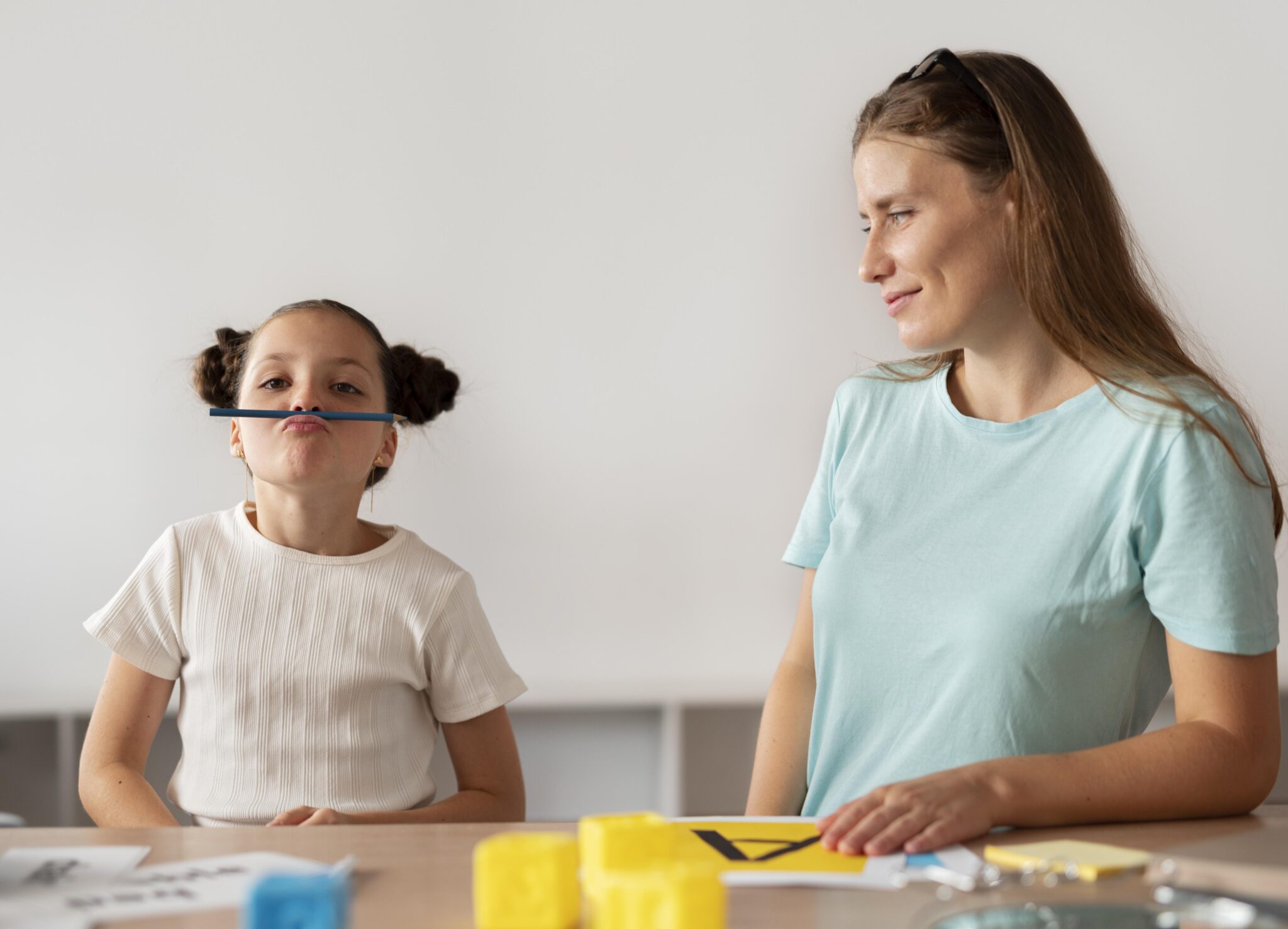 psychologist helping girl speech therapy